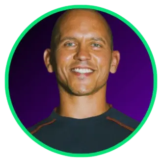 Rafa Leite, professor de yoga e treino funcional, no cabeçalho do site Corpo Mente.